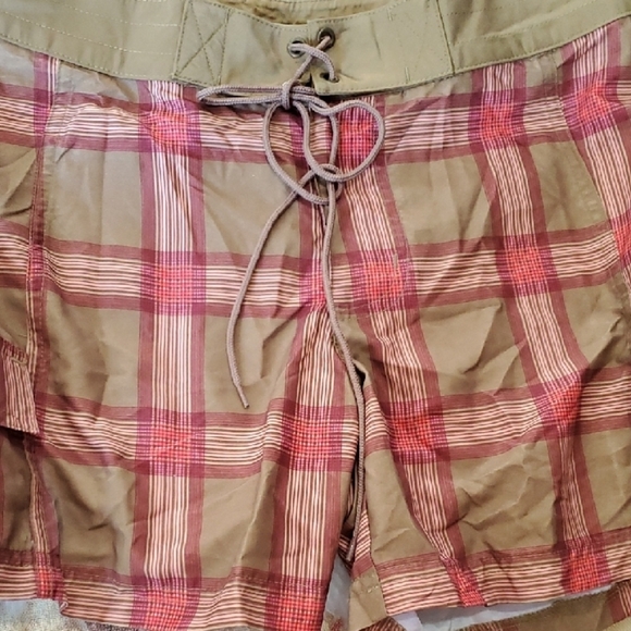 Natural Reflections Red and Tan Plaid Women's Cargo Shorts - Picture 9 of 9